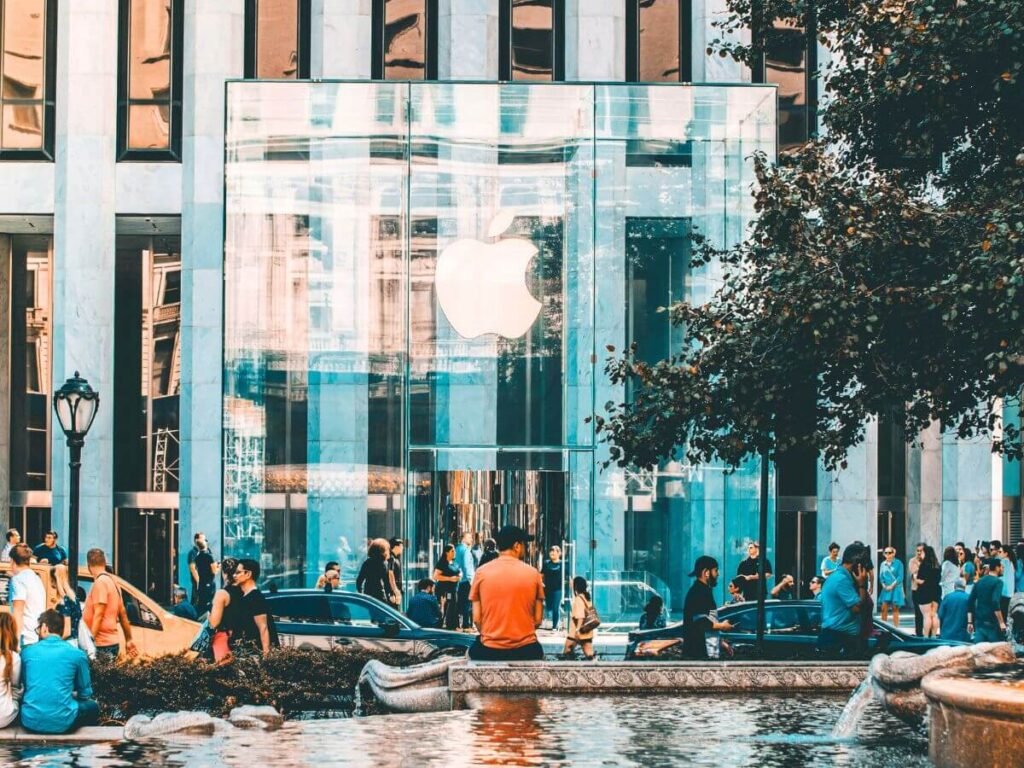 Apple store façade in NYC